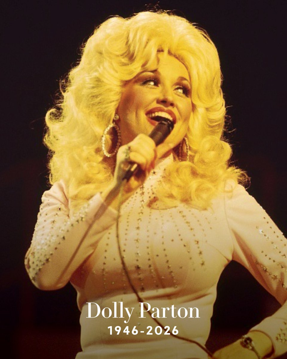Dolly Parton with a guitar, 1976, from Vanity Fair’s notice.