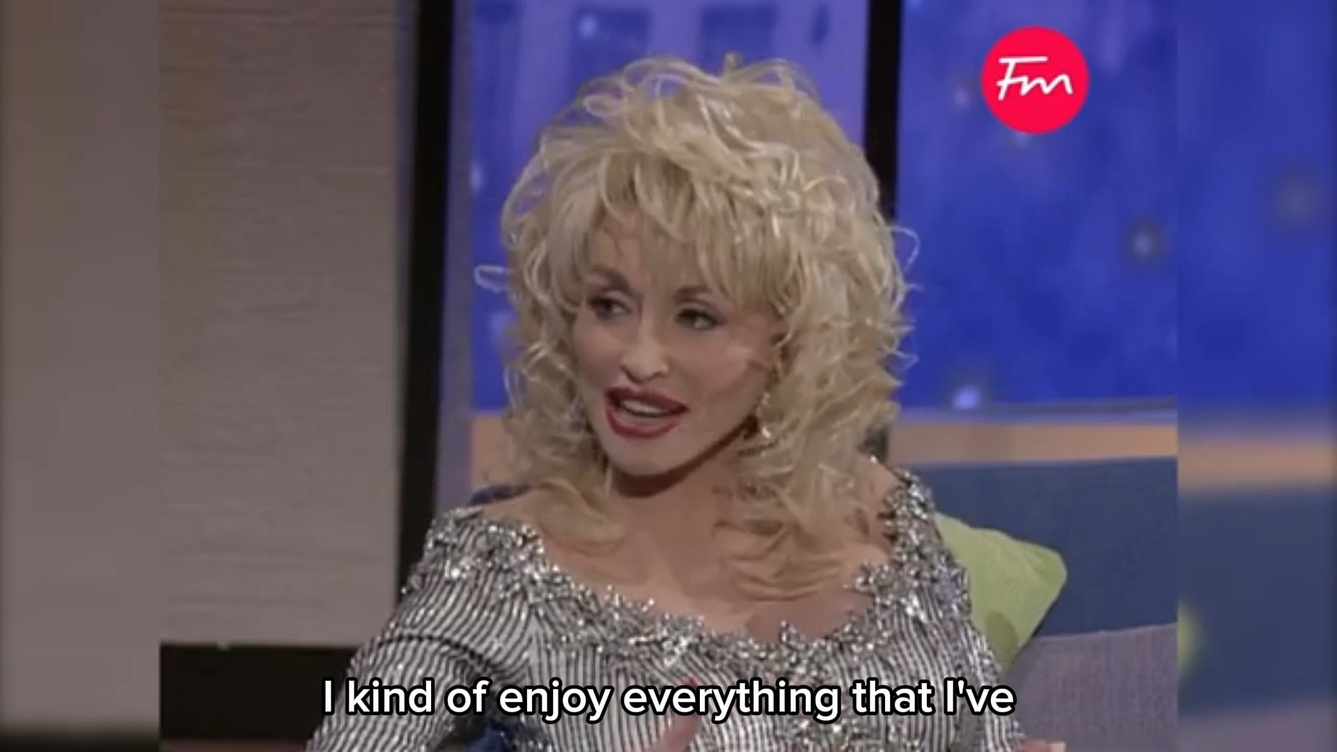 Dolly Parton on a talk-show couch, from Kristina O’Connor on X.