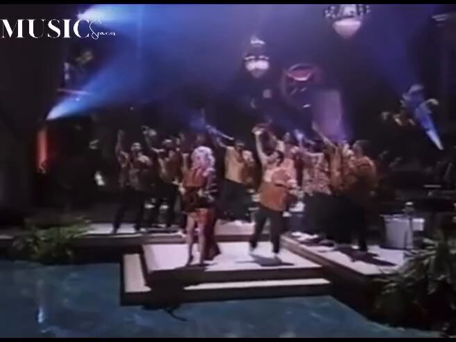Dolly Parton performing Peace Train with Ladysmith Black Mambazo.